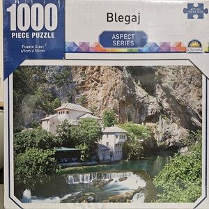 NWT Crown Aspect Series Puzzle - Blegaj